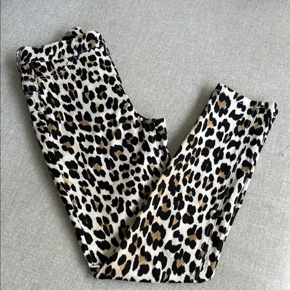 Black and Brown Leopard Print Leggings Sleek Silhouette